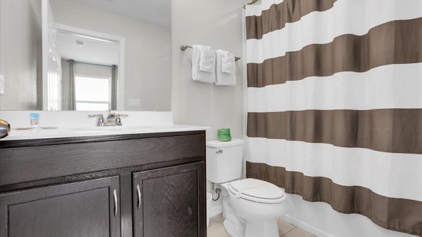 Hall Bathroom Upstairs 4
Tub/Shower Combo