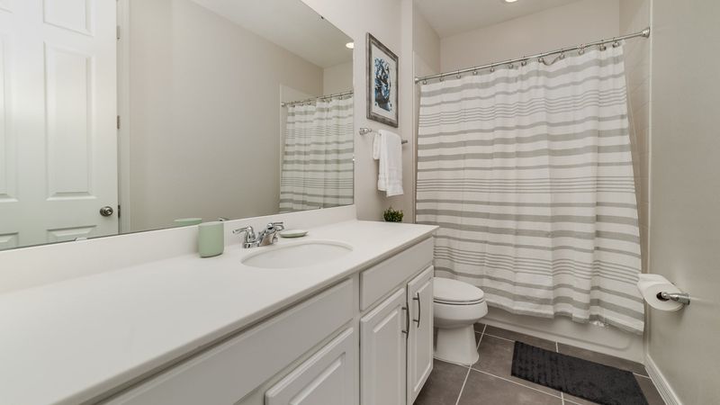 Hall Bathroom Upstairs
Tub/Shower Combo