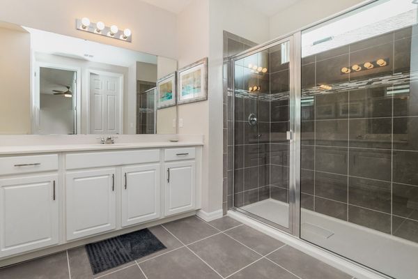 Master King Bathroom  2 Upstairs
Shower