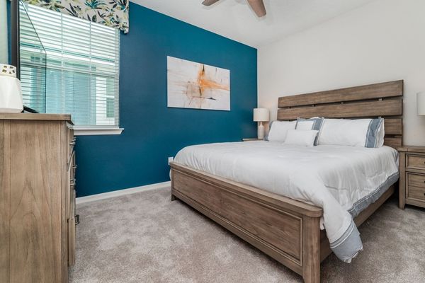King Bedroom 3 Upstairs
Shared Bathroom