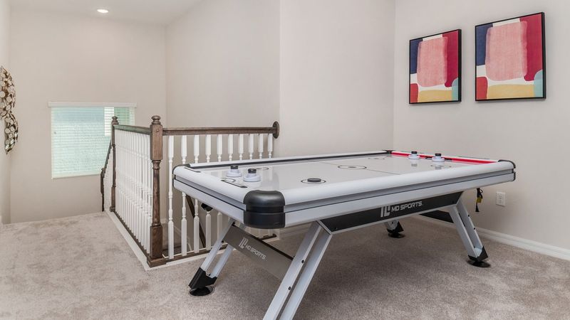 Loft
Air Hockey -Upstairs
