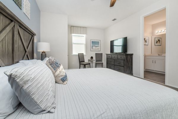 King Suite Bedroom 7 (Angle)
55" Smart TV