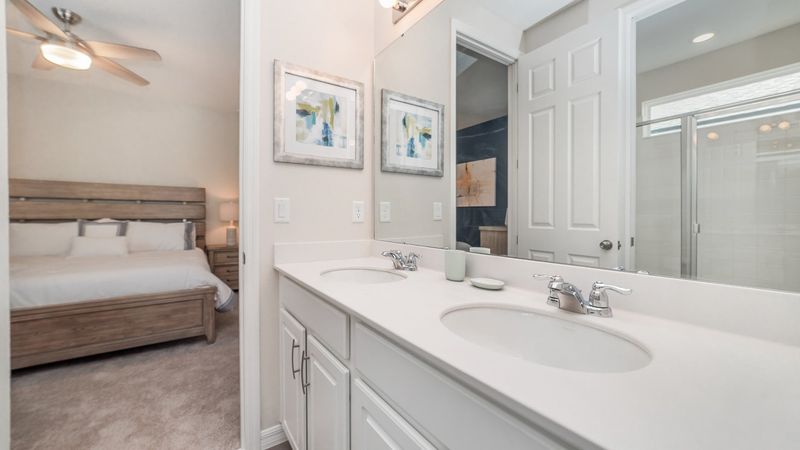 Jack n Jill Bathroom (Bed 3 & 4)
Upstairs-Shower