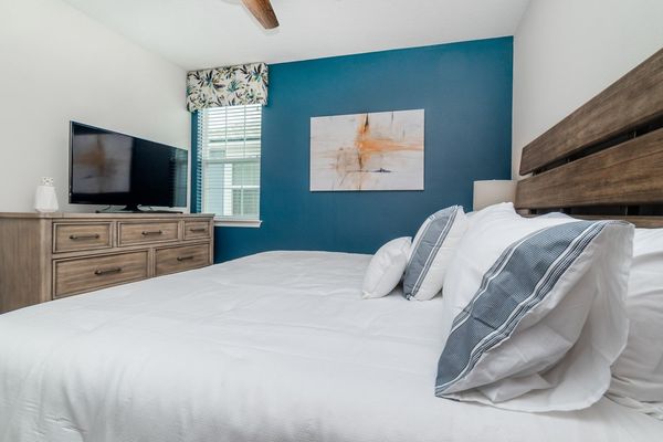 King Bedroom 3 (Angle)
49" Smart TV