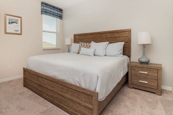 King Bedroom 4  Upstairs
Shared Bathroom 
Tub/Shower Combo