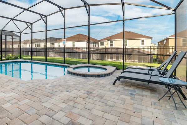 Pool & Spa
Pool Faces East