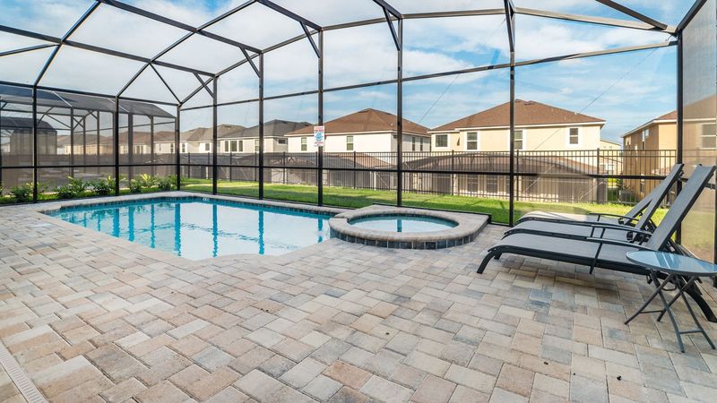 Pool & Spa
Pool Faces East