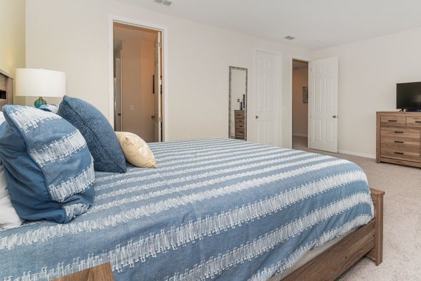 Master King Bedroom 2 (Angle)
40" Smart TV