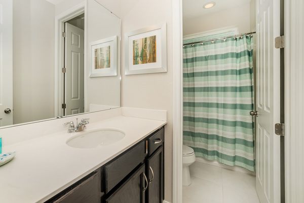 Hall Bathroom Upstairs
Tub/Shower Combo
