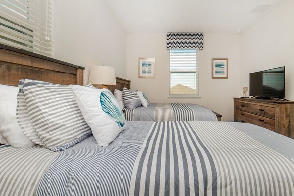 Twin/Double Bedroom 5 (Angle)
40" Smart TV