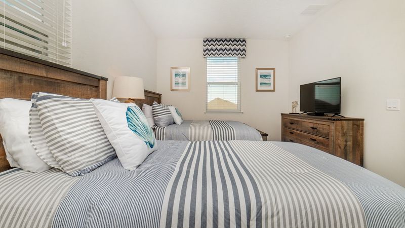 Twin/Double Bedroom 5 (Angle)
40" Smart TV