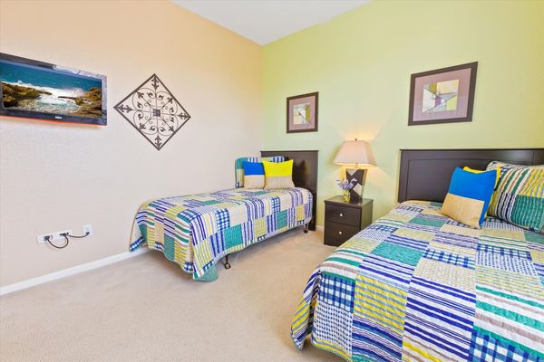 Two Twins Bedroom 3 (Angle)
26" TV