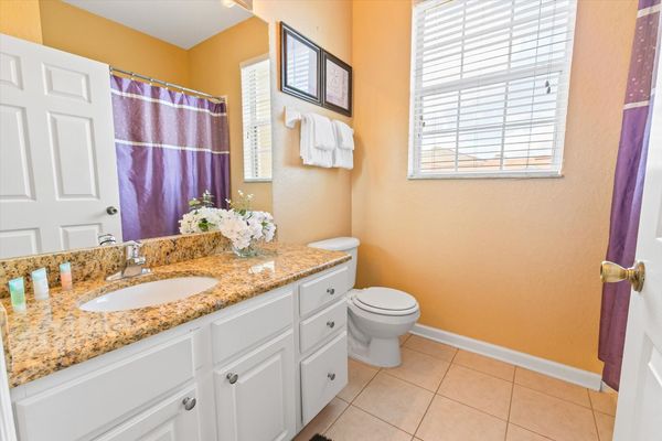 Hall Bathroom 2
Tub/Shower Combo