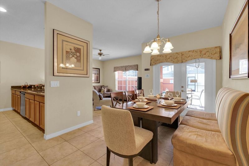 Dining Area (Angle)