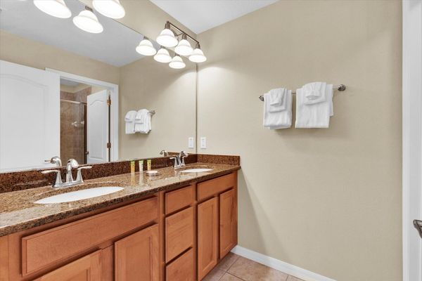 Hall Bathroom 2, Upstairs