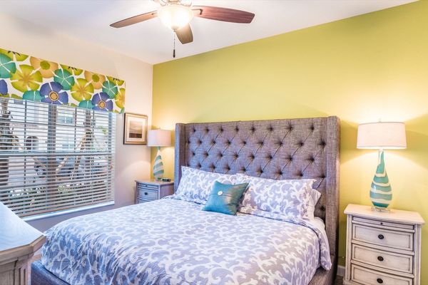 King Bedroom 1 Downstairs
40" TV