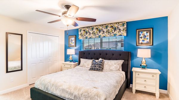 Master King Bedroom 4 Upstairs
Attached Bathroom
40" TV