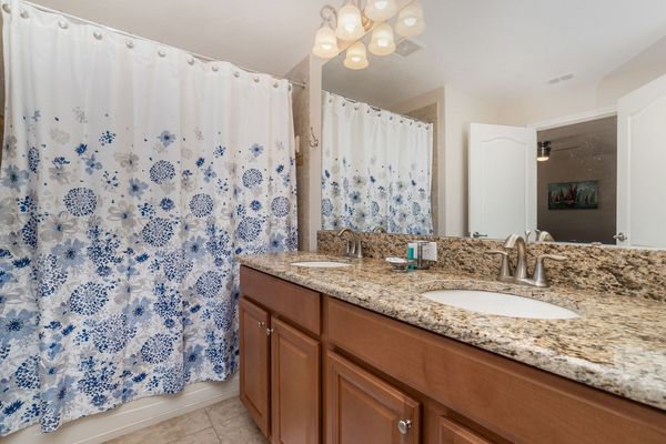 Master King  Bathroom 3
(Tub/Shower Combo)