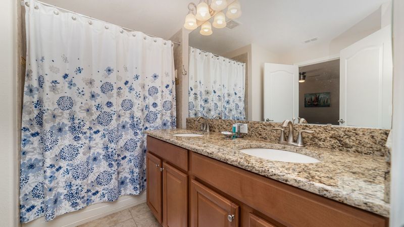 Master King  Bathroom 3
(Tub/Shower Combo)