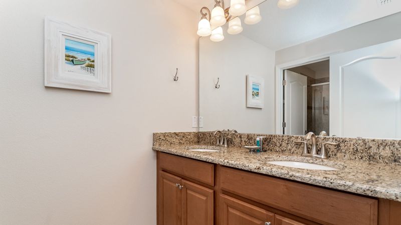 Hall Bathroom Upstairs
(Shower)