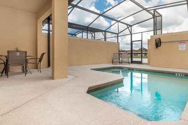 Pool & Patio
Faces East