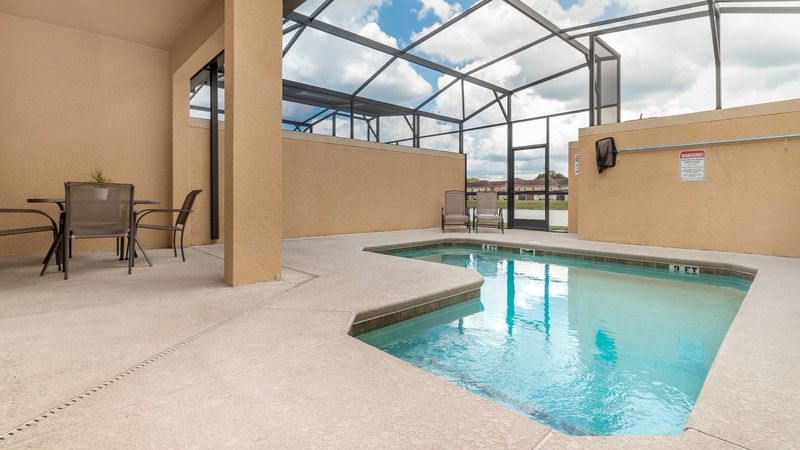 Pool & Patio
Faces East