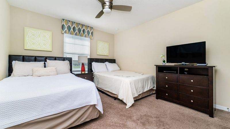 Two Doubles Bedroom 3 (Angle)
32" TV