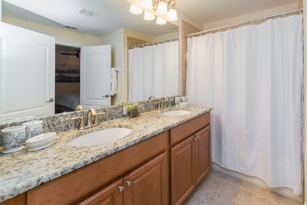Master King Bathroom 3 Upstairs
Tub/Shower Combo