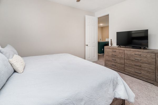 King Suite Bedroom 2
40" Smart TV