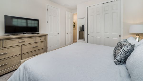 King Bedroom 5
40" Smart TV