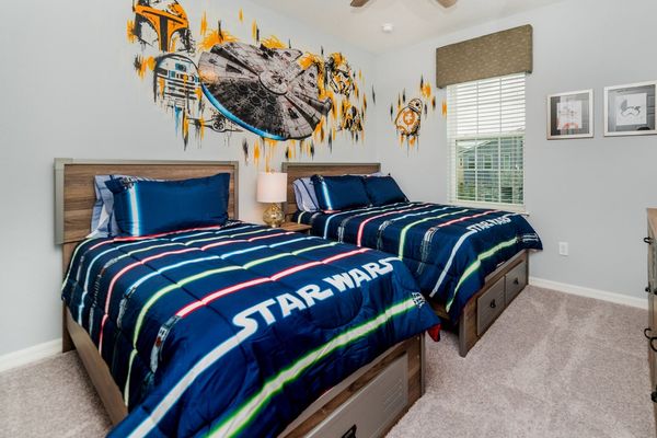 Twin/Double Bedroom 4 Upstairs
Shared Bathroom
Tub/Shower Combo