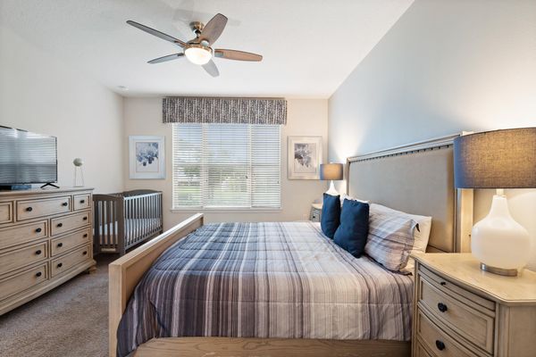 Master King Bedroom 1 Downstairs Attached Bathroom Baby Crib 40" Smart TV