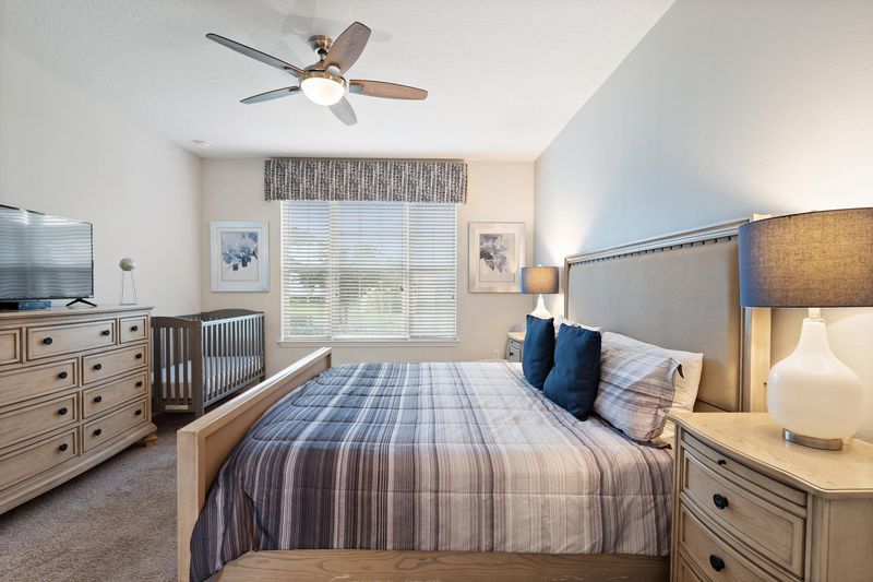 Master King Bedroom 1 Downstairs Attached Bathroom 
40" TV