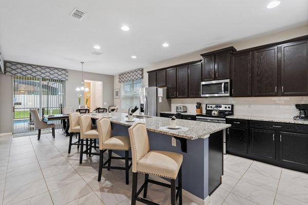 Kitchen/Breakfast Counter