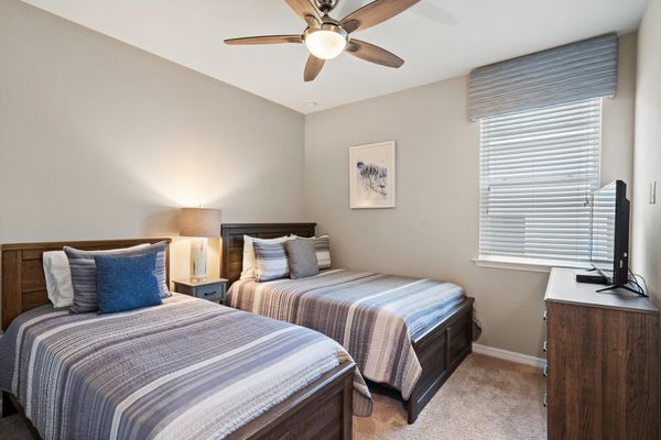 Twin/Double Bedroom 3 Upstairs Shared Bathroom 40" Smart TV