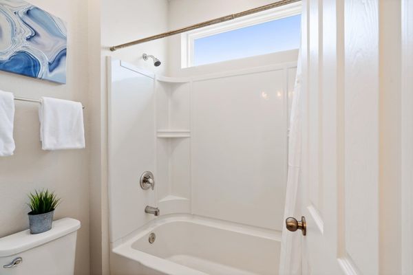 Jack N Jill Bathroom 3 Tub/Shower Combo