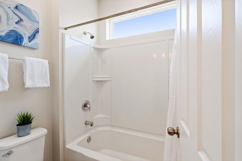 Jack N Jill Bathroom 3 Tub/Shower Combo