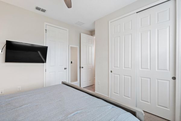 King Bedroom 5 40" Smart TV