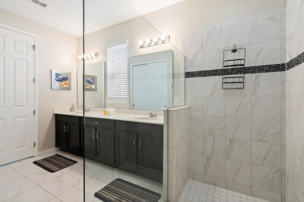 Master King Bathroom 1 Downstairs Walkin Shower