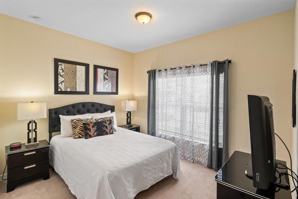 Queen Bedroom 1 Downstairs