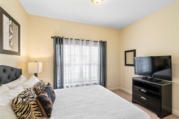 Queen Bedroom 1 Downstairs 40"TV