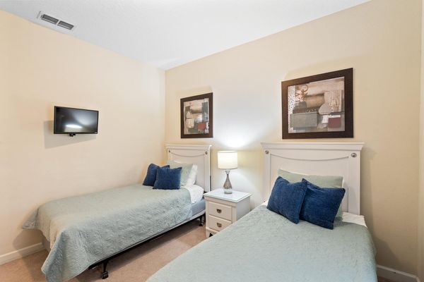 Two Twins Bedroom 2 Downstairs