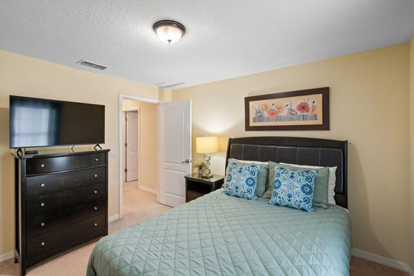 Queen Bedroom 4 Upstairs 
43" Smart TV