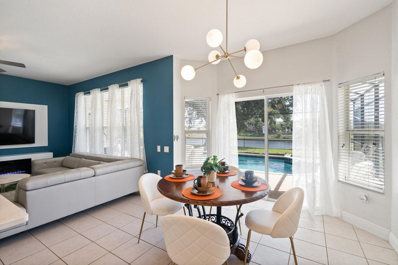 Kitchen Nook Seats 4