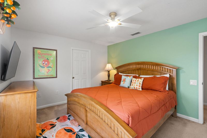 King Bedroom 3, Upstairs, 55" Roku TV
Orange Bird Theme