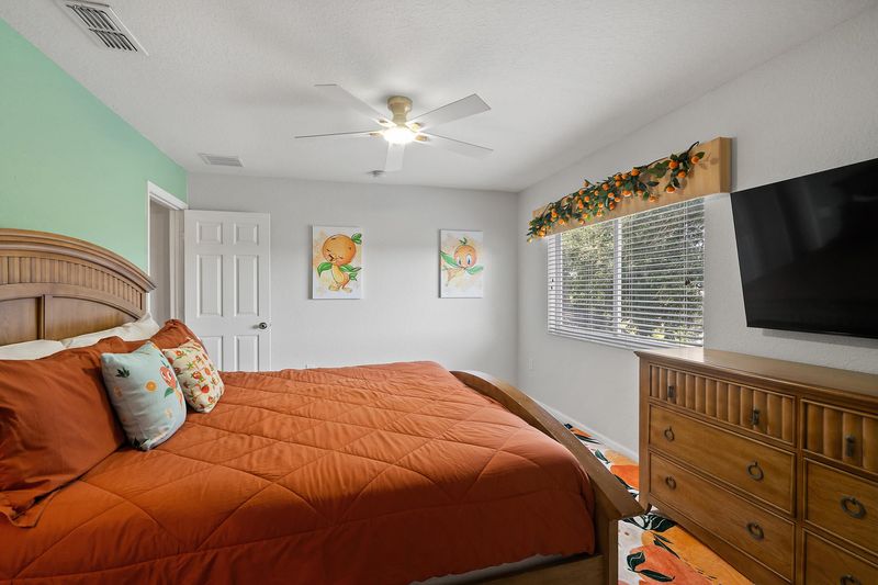 King Bedroom 3, Upstairs, 55" Roku TV
Orange Bird Theme