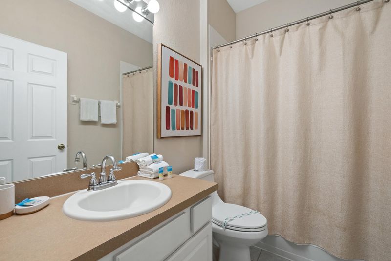 Two Twins Suite Bathroom 4
Tub/Shower Combo