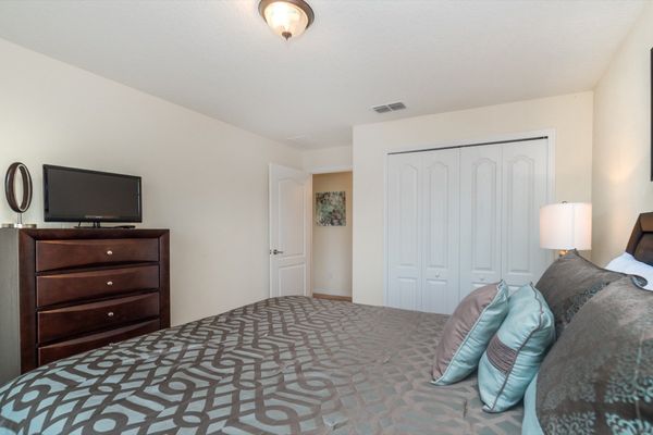 Queen Bedroom 2 (Angle)
24" TV