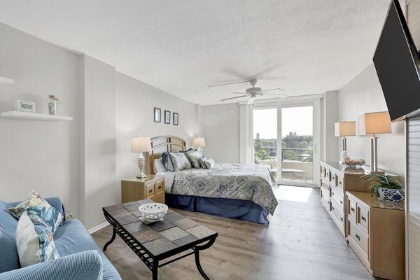 Master Bedroom
King Bed
55" Smart TV
Attached Bathroom