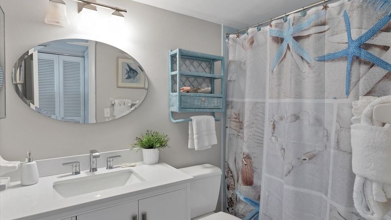 Bathroom 2
Shower/Tub Combo